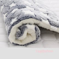 Bild in Galerie-Betrachter laden, Samtpfoten - Flanellzauber - Kuschelige Decke Für Katzen - CagillyPaw e.U.