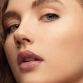 Bild in Galerie-Betrachter laden, SONJA VON ANMUT – Matte Lippenstift CagillyPaw e.U.