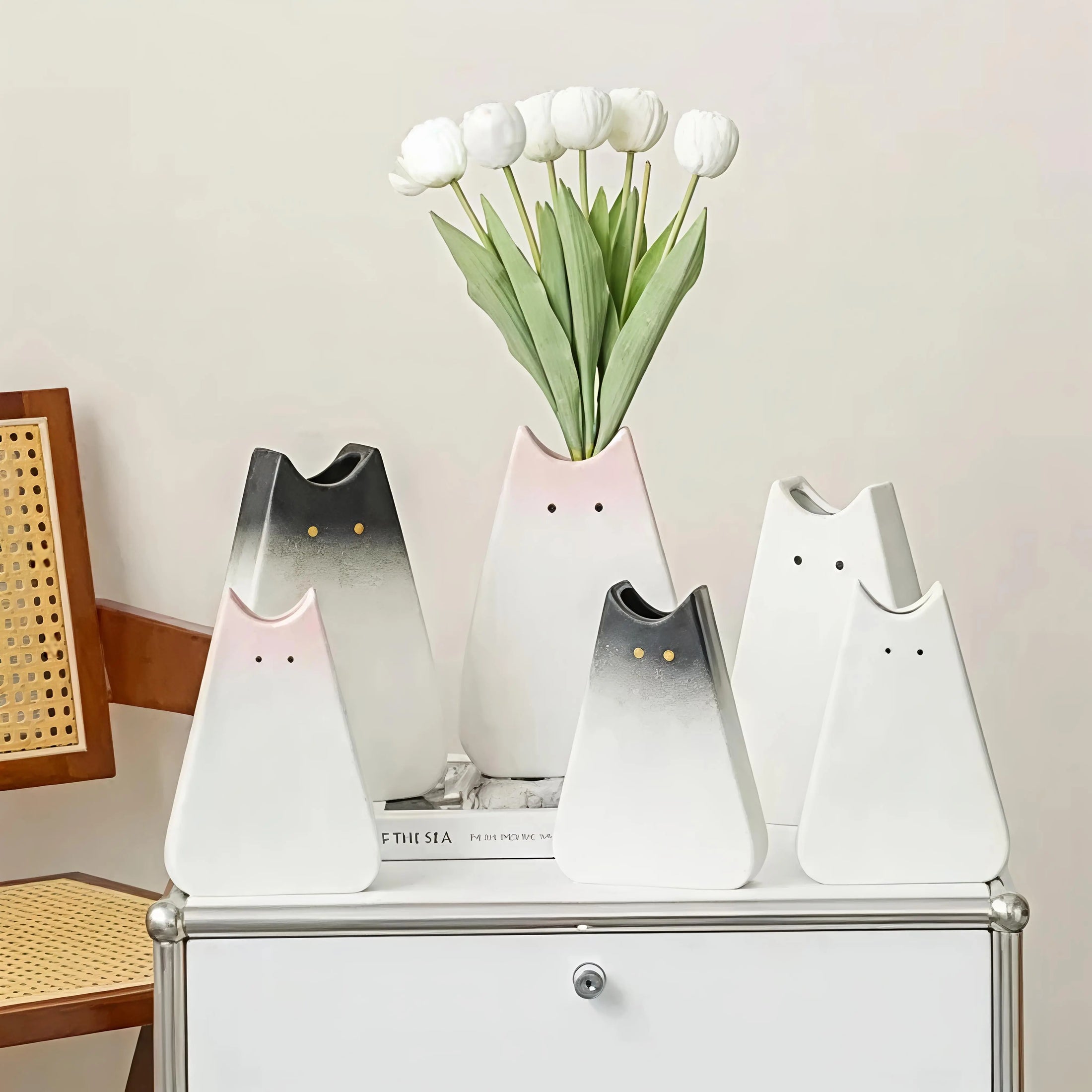 Samtpfoten Vase Aus Porzellan In Pastoralischer Optik In Verschiedenen Größen Und Farben CagillyPaw e.U.