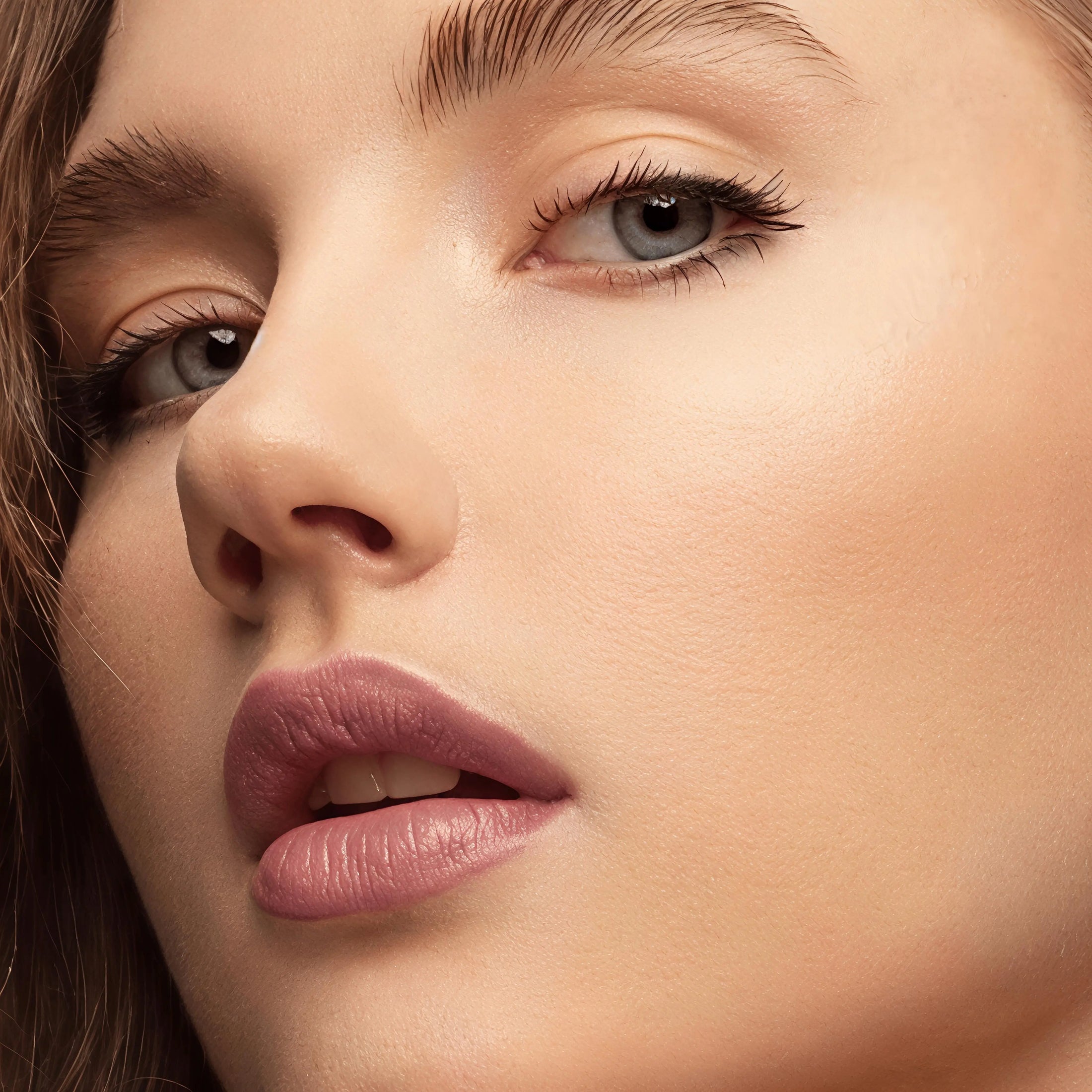 SONJA VON ANMUT – Matte Lippenstift CagillyPaw e.U.